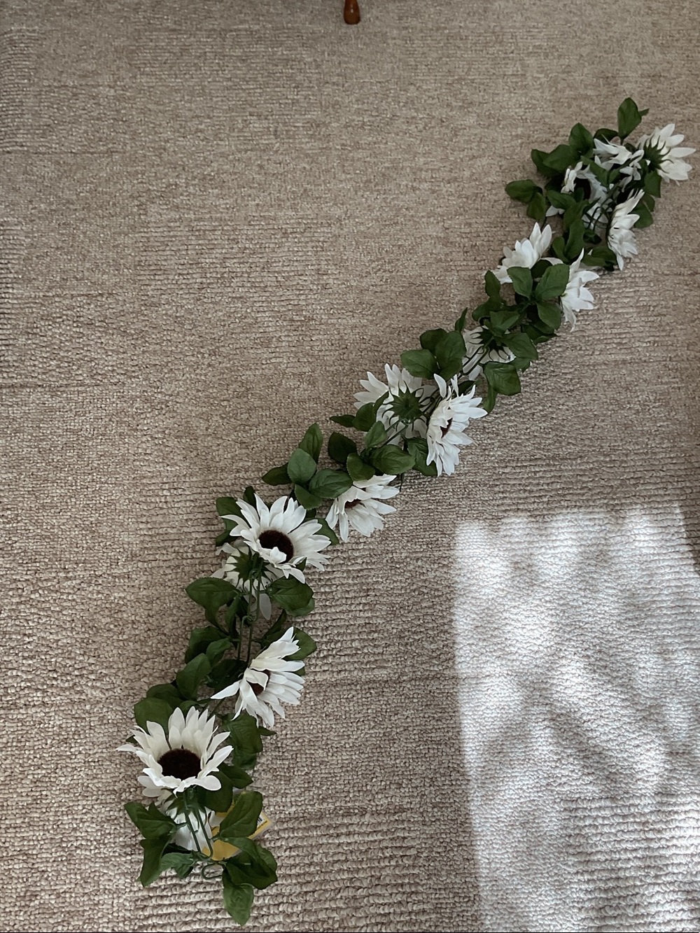 White Sunflower Garland with Green Leaves - NWT 6 ft.